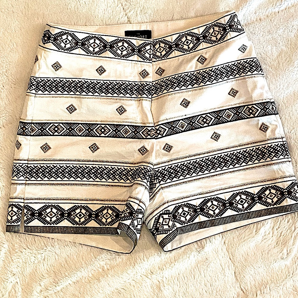NWOT WHBM dressy shorts.